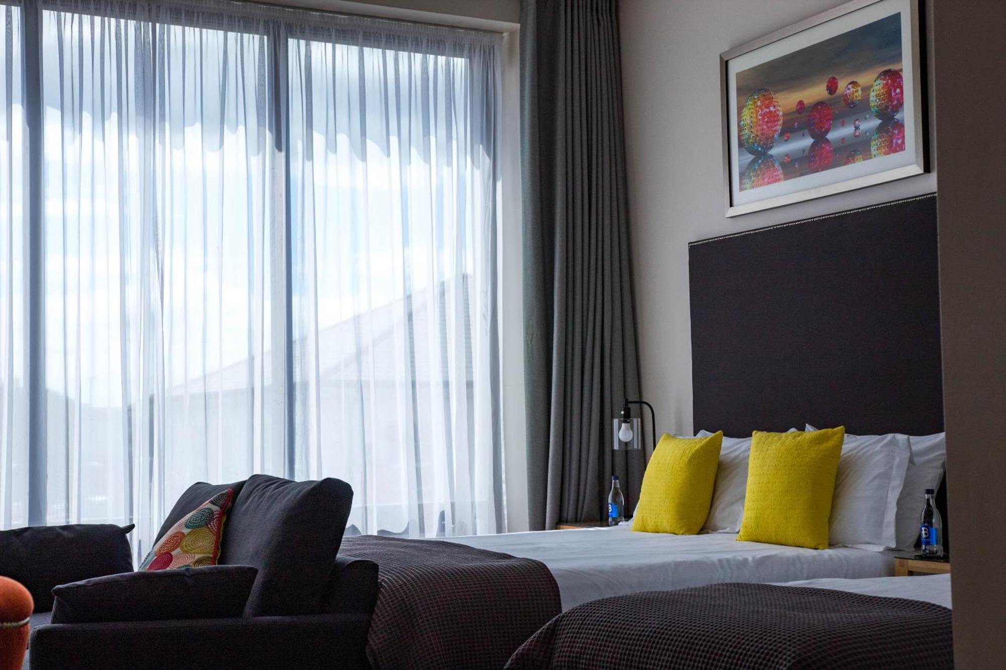 The James Suites Derry Extérieur photo